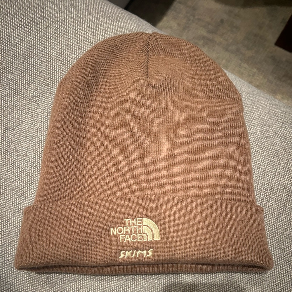 NWOT skims x north face hat! Never worn just took the tags off!!